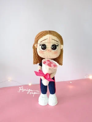 Amigurumi con Ramo de Rosas