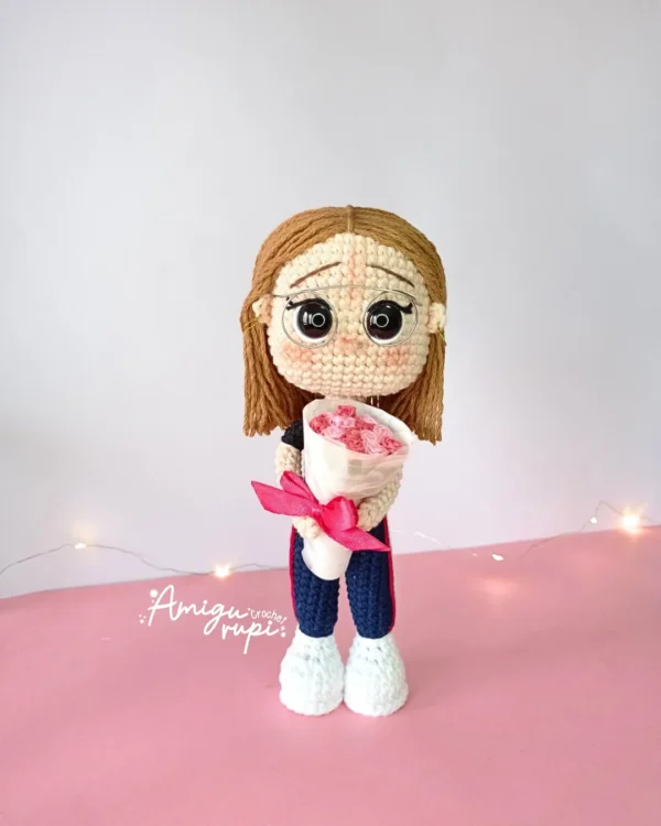 Amigurumi con Ramo de Rosas